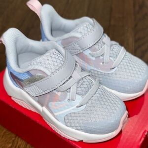 New Balance Kids Sneakers in Gray and Pink